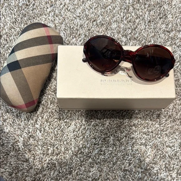 Burberry Brown Sunglasses Classic Accessories Amazon.com: BURBERRY BE3080 114513 59M Light Gold/Brown  main image 3